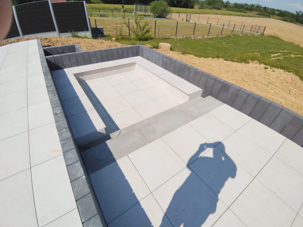 ma-maconnerie-90 - construction d'une piscine en béton