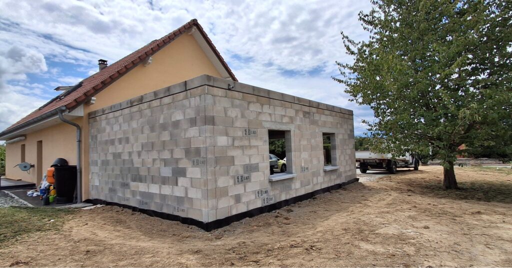 ma-maconnerie-90 - extension de maison en parpaing